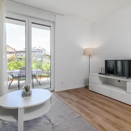 1 Bedroom Lovely In Appartement *