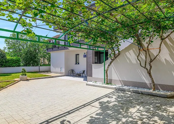 1 Bedroom Lovely In