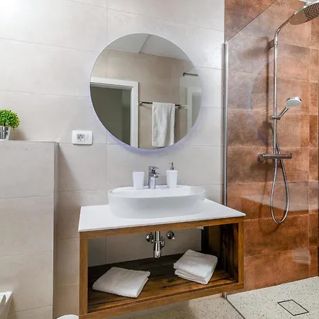 Awesome In With Kitchen Apartment *