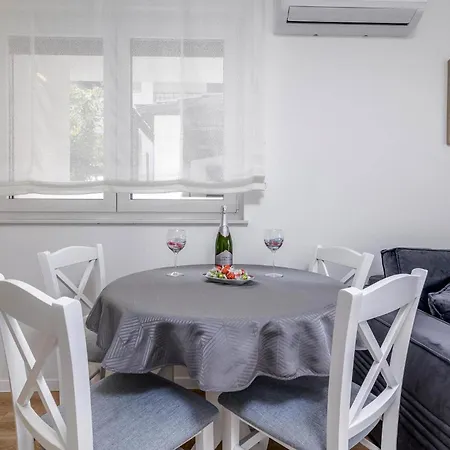 Awesome In With Kitchen Apartment Rovinj