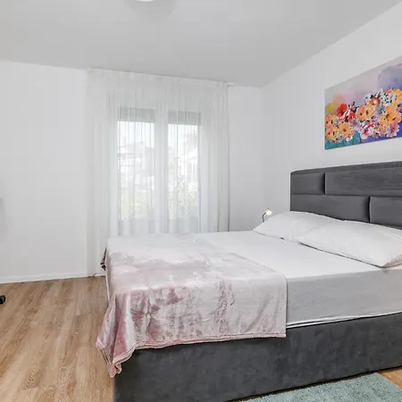 1 Bedroom Lovely In Apartamento