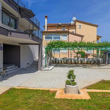 1 Bedroom Lovely In Apartamento